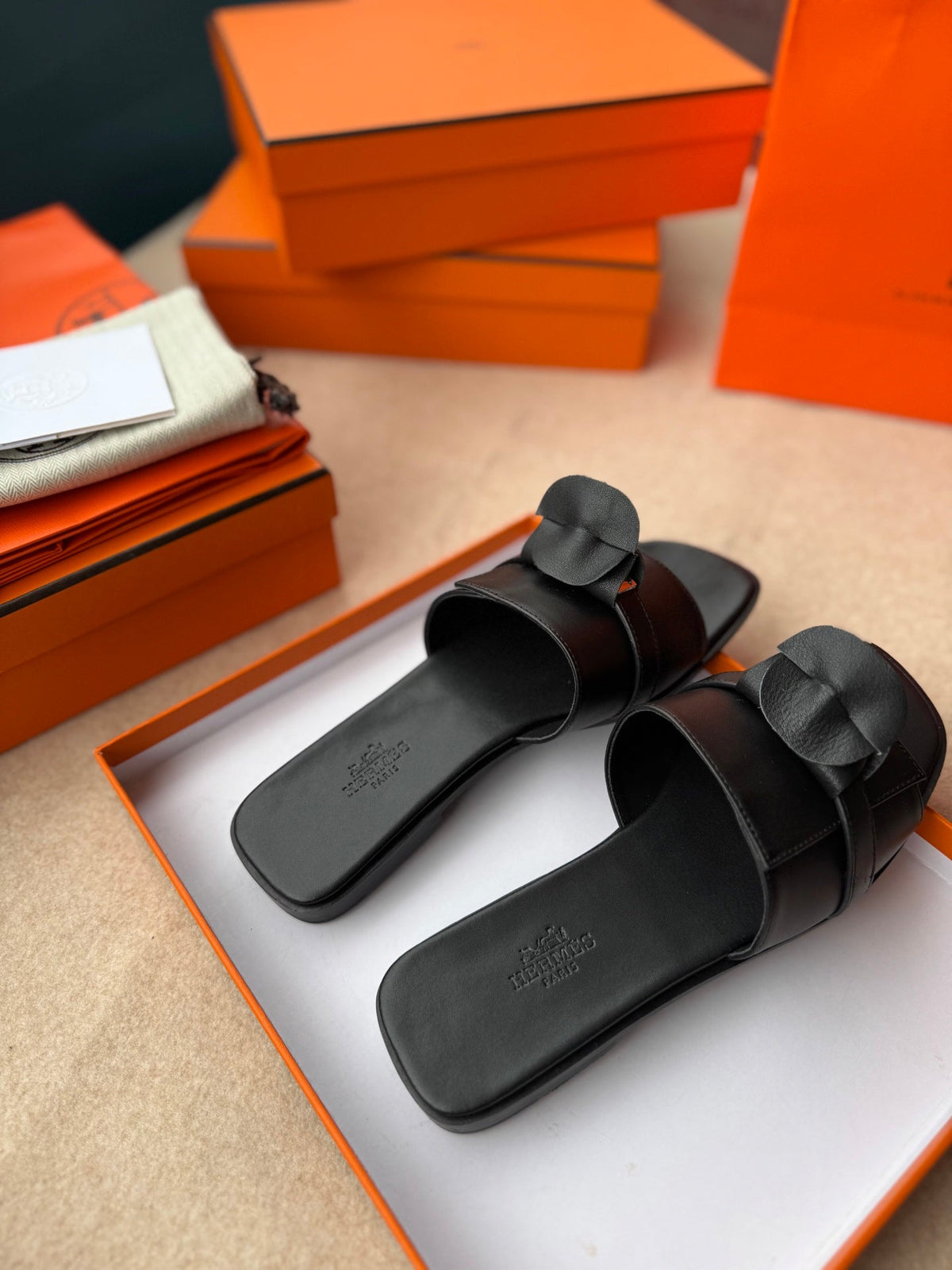 HM 0ran Sandals In Black Calfskin