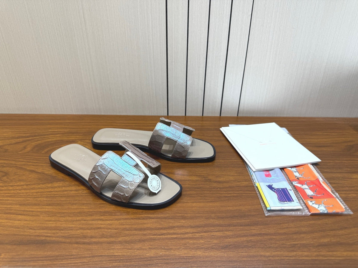 HM Sandal Silver Gray in Snakeskin 788518