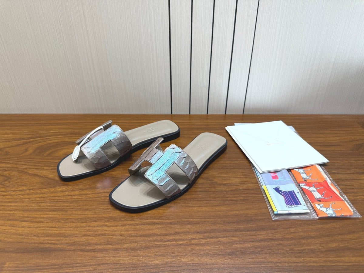 HM Sandal Silver Gray in Snakeskin 788518