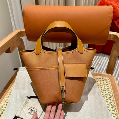 HM Picotin Lock 18CM Pocket Handbag Camel Swift Canvas