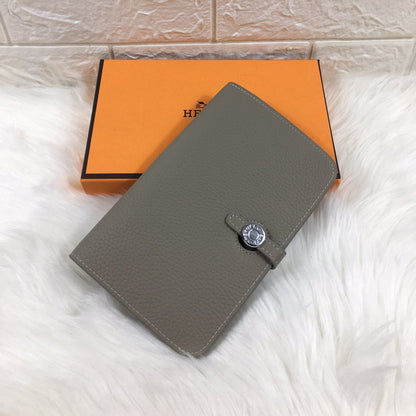 HM Dogon Wallet 20 Taupe Grained Calfskin