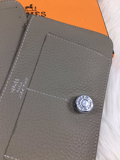 HM Dogon Wallet 20 Taupe Grained Calfskin