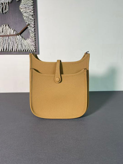 HM Evelyne 23cm Biscuit Togo SHW