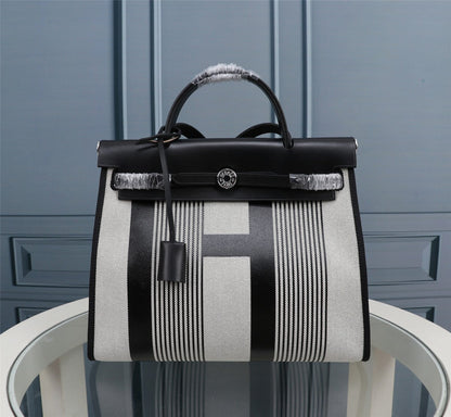 HM HERBAG ZIP 31 BLACK AND WHITE LINE MOTIF CANVAS