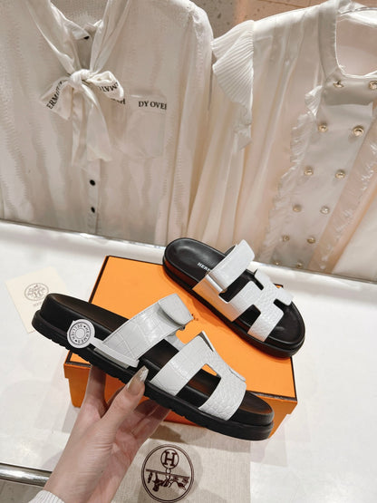 CHYPRE SANDAL BLACK AND WHITE LAMBSKIN