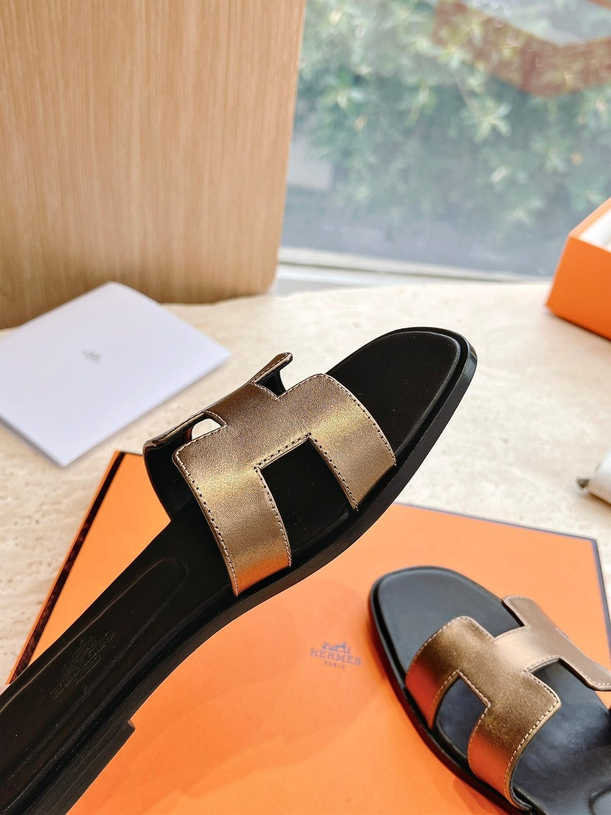 HM 25 Oran Sandal Black Copper Metalic Calfskin