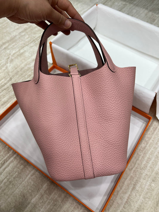 HM PICOTIN LOCK 18 BABY PINK TOGO LEATHER
