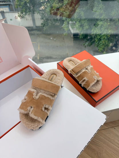 HM Chypre Sandals Naturel Écru Shearling Suede 967716