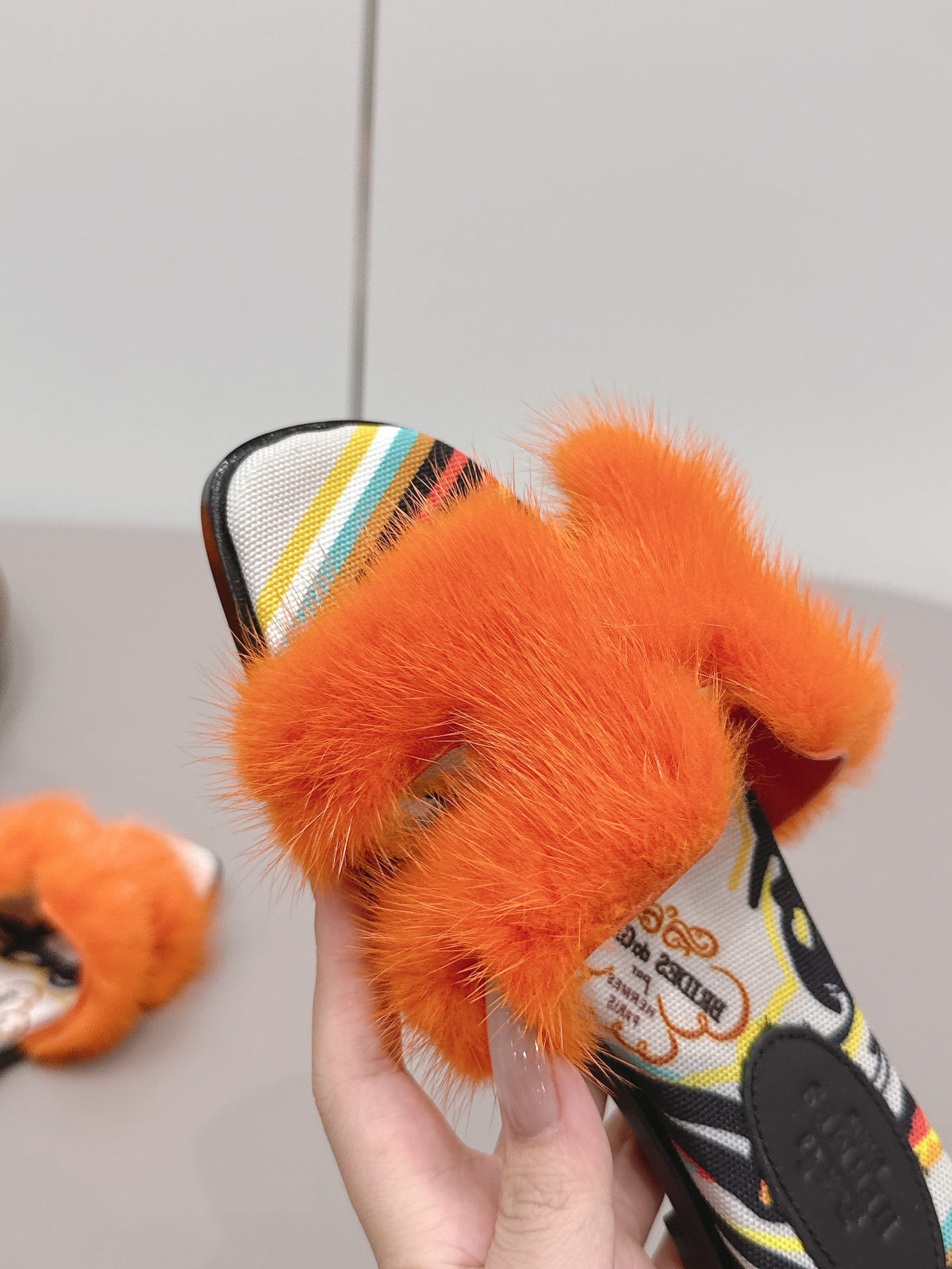 HM 25 Oran Orange Colorful Fur Canvas 738410