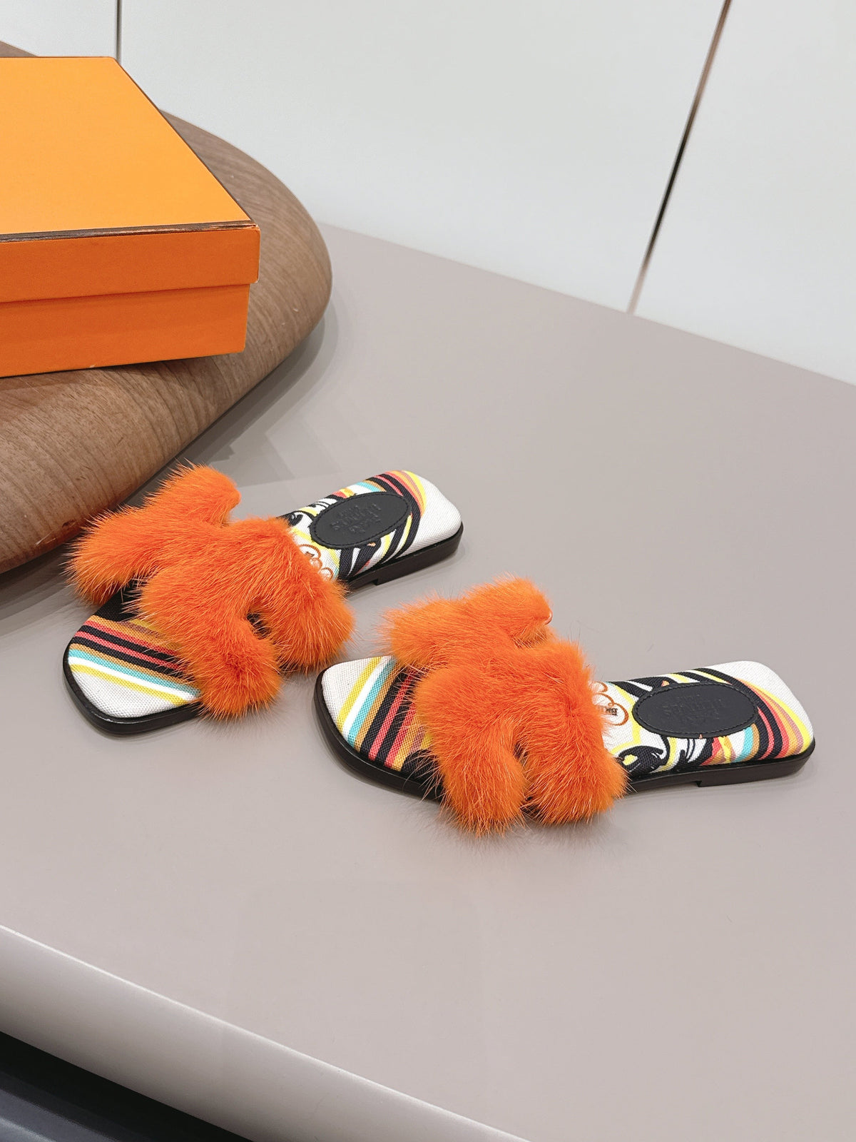 HM 25 Oran Orange Colorful Fur Canvas 738410