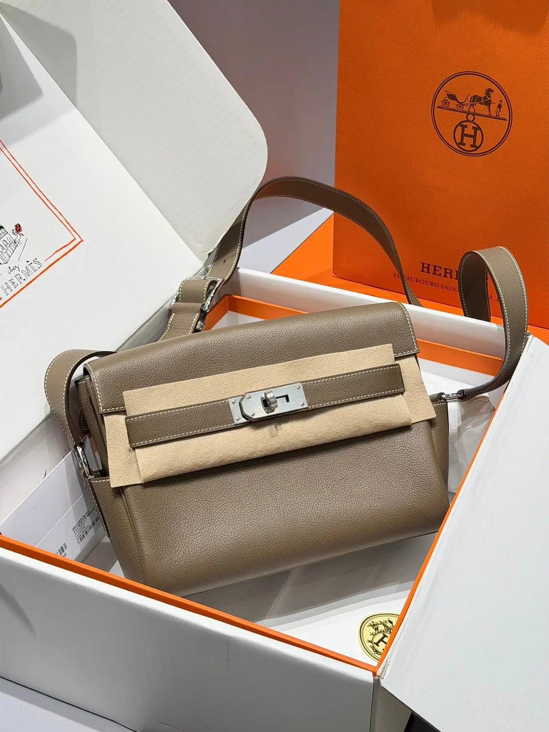 Hermes 2026 Kelly Messenger PM 25cm Leather 284468