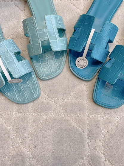 HM 26s Oran Sandal Blue Alligator Embossed Leather 724324