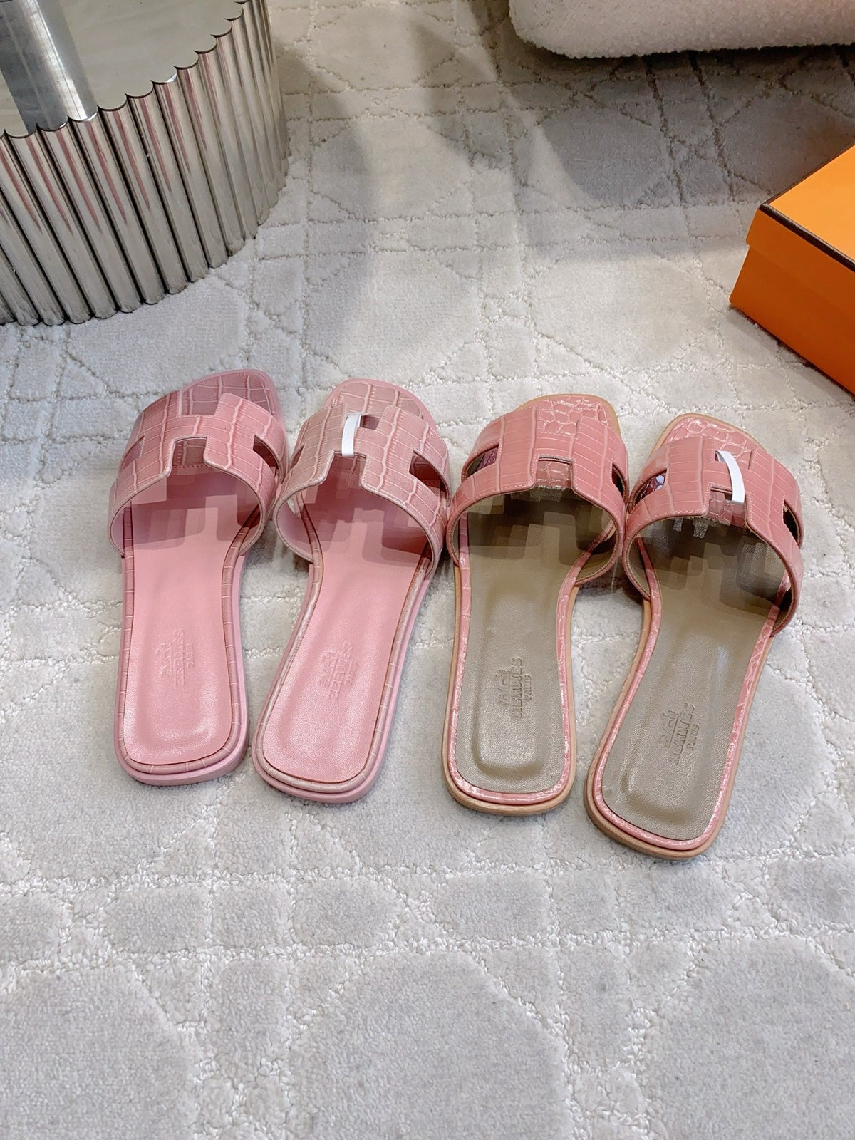 HM 26s Oran Sandal Pink Alligator Embossed Leather 724326