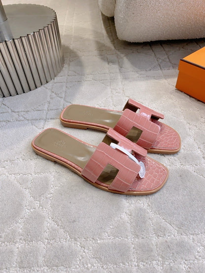 HM 26s Oran Sandal Pink Alligator Embossed Leather 724326
