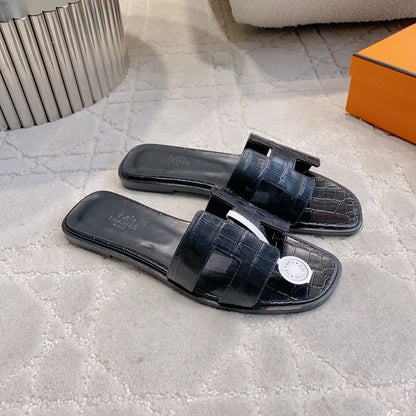 HM 26s Oran Sandal Black Alligator Embossed Leather 724327