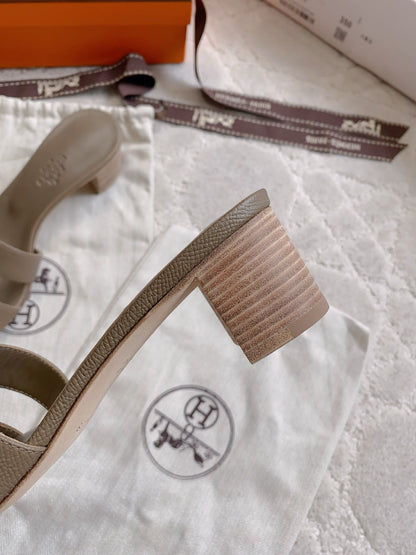 HM 26s Oran Sandal Light Taupe Espom Goatskin 724271