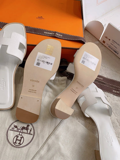 HM 26s Oran Sandal White Espom Goatskin 724276