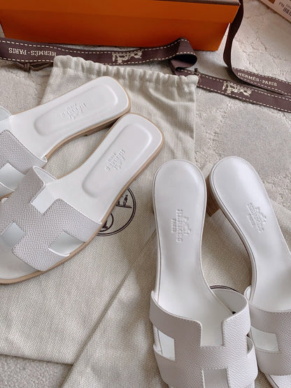 HM 26s Oran Sandal White Espom Goatskin 724276
