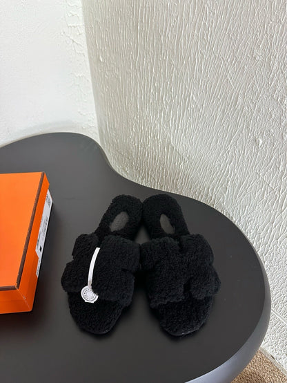 HM Oran Sandal Black Wool Fleece 961011