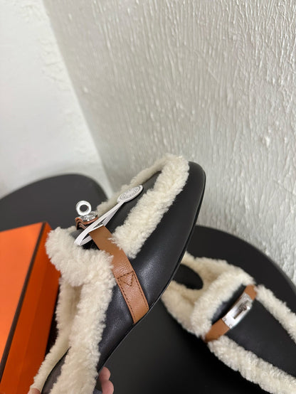 HM Oz Mule Black Mix White Lambskin Lined With Wool Fleece 961093