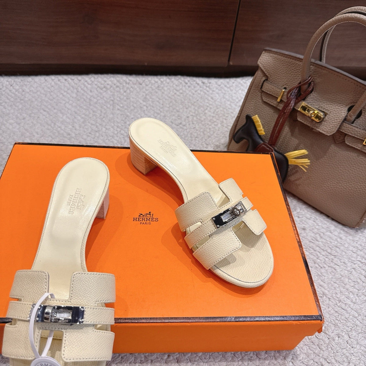 HM Kelly Buckle Sandals 5cm Beige Leather 805000