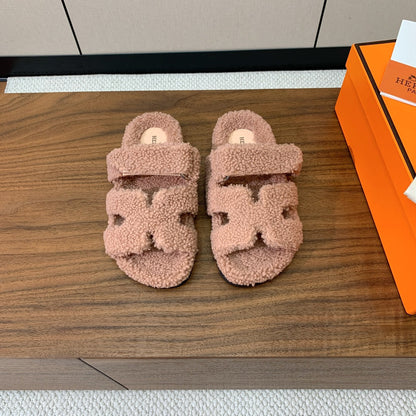 HM Chypre Sandal In Light Pink Lamb Wool  984184