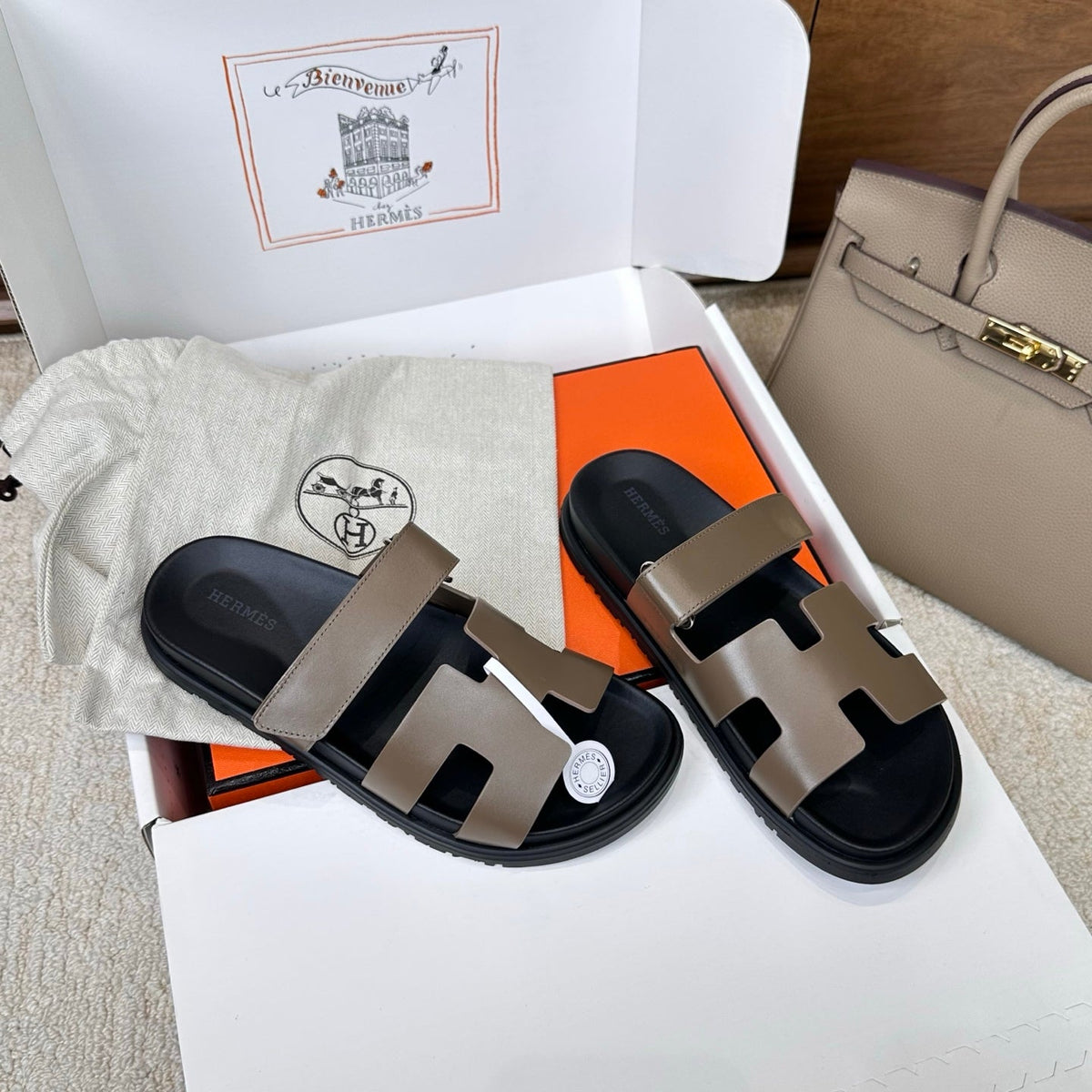 HM Chypre Sandal Taupe Black Leather 862406