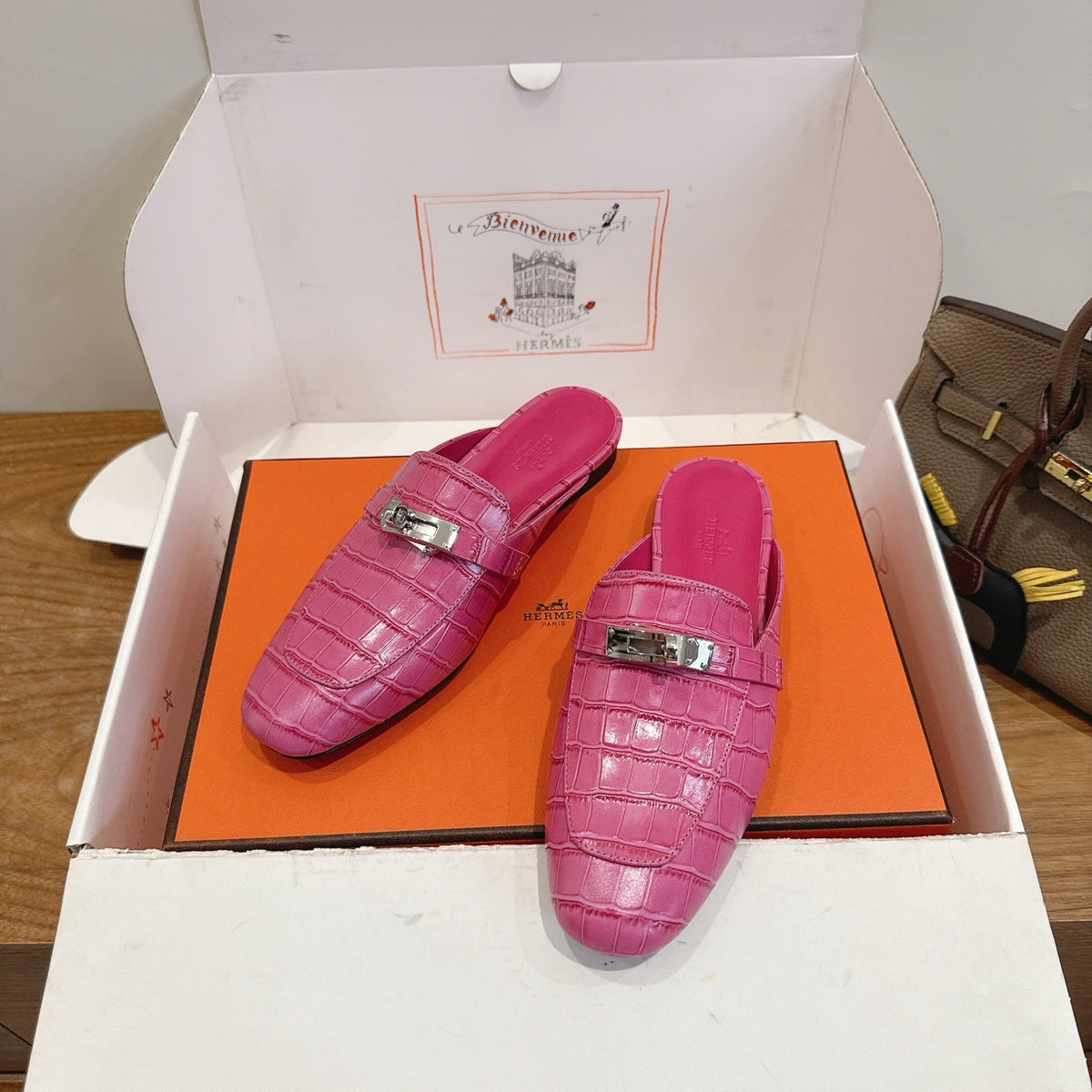 HM 2026 Oz Mule Hot Pink Alligator Leather 849272