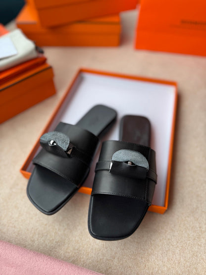 HM 0ran Sandals In Black Calfskin