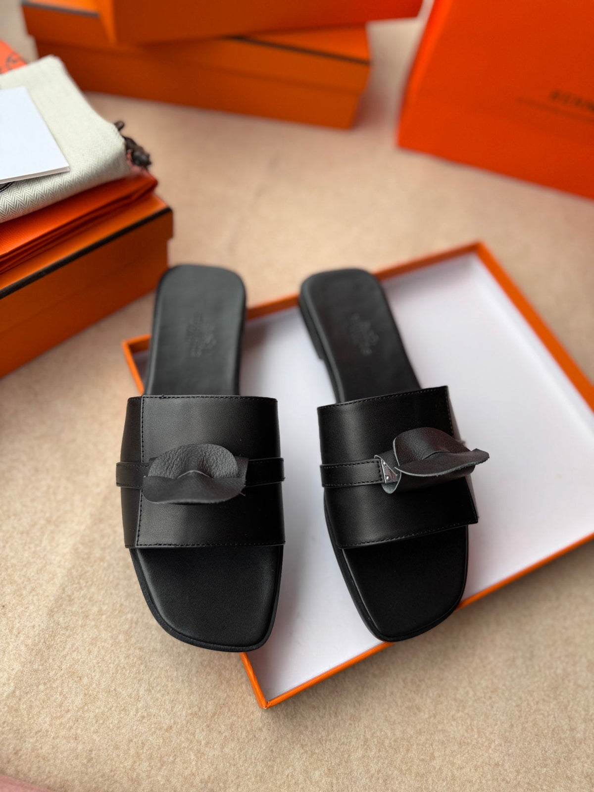HM 0ran Sandals In Black Calfskin