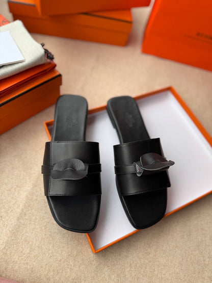 HM 0ran Sandals In Black Calfskin