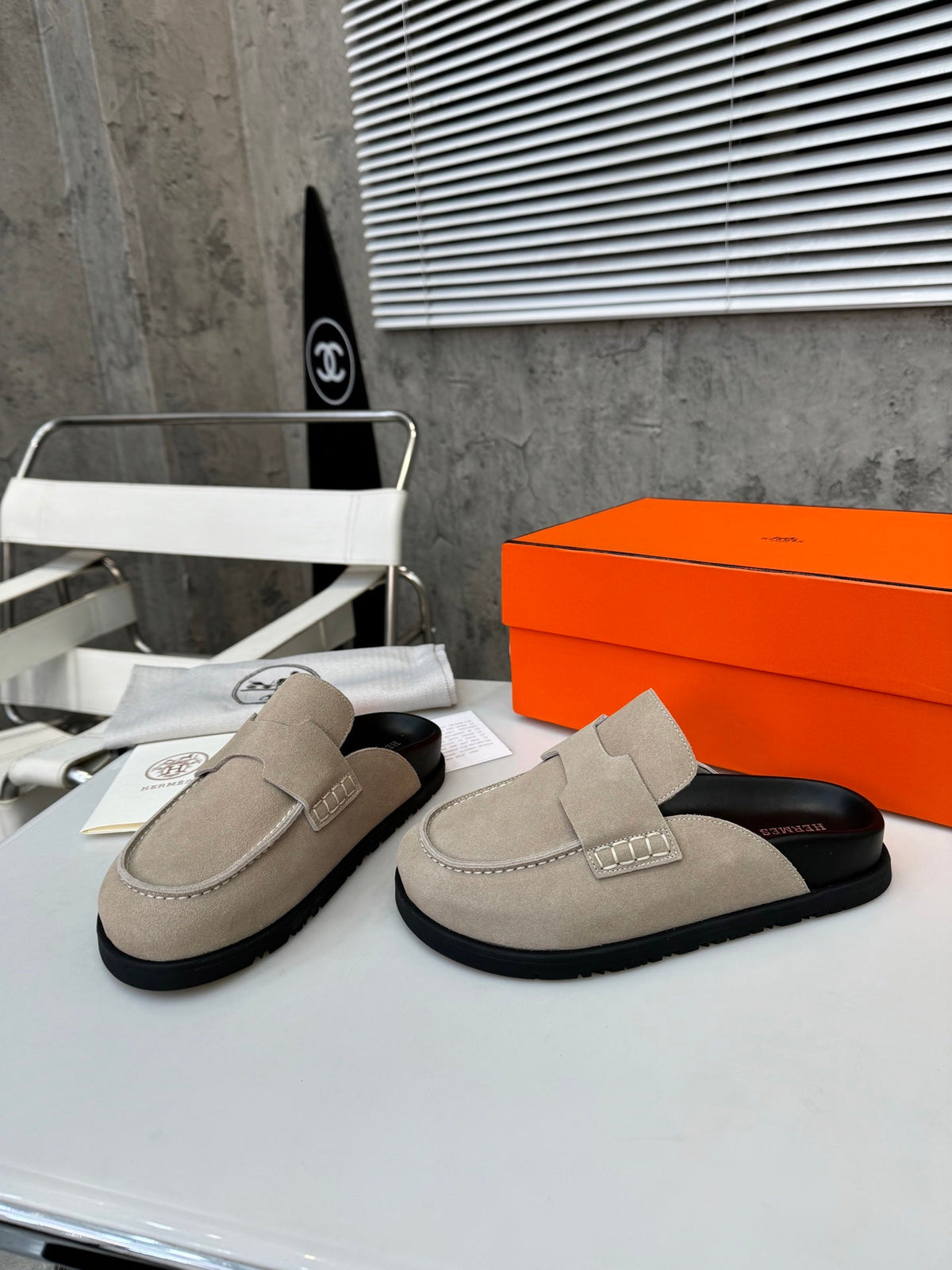 HM 26H Go Mule Taupe Suede 799301
