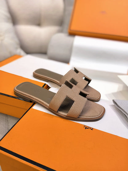 HM 26s Oran Sandal Light Brown Epsom 708456