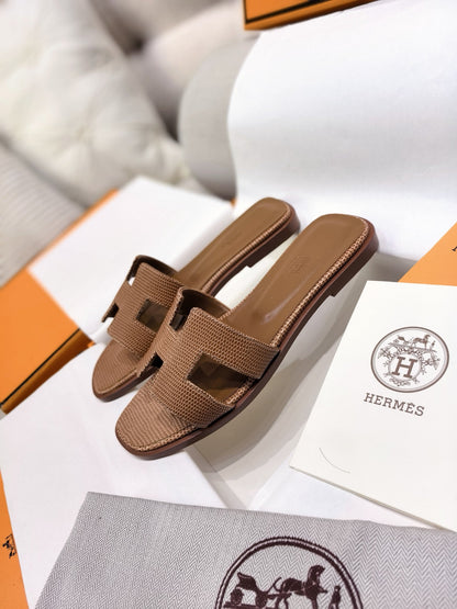 HM 26s Oran Sandal Brown Epsom 708457