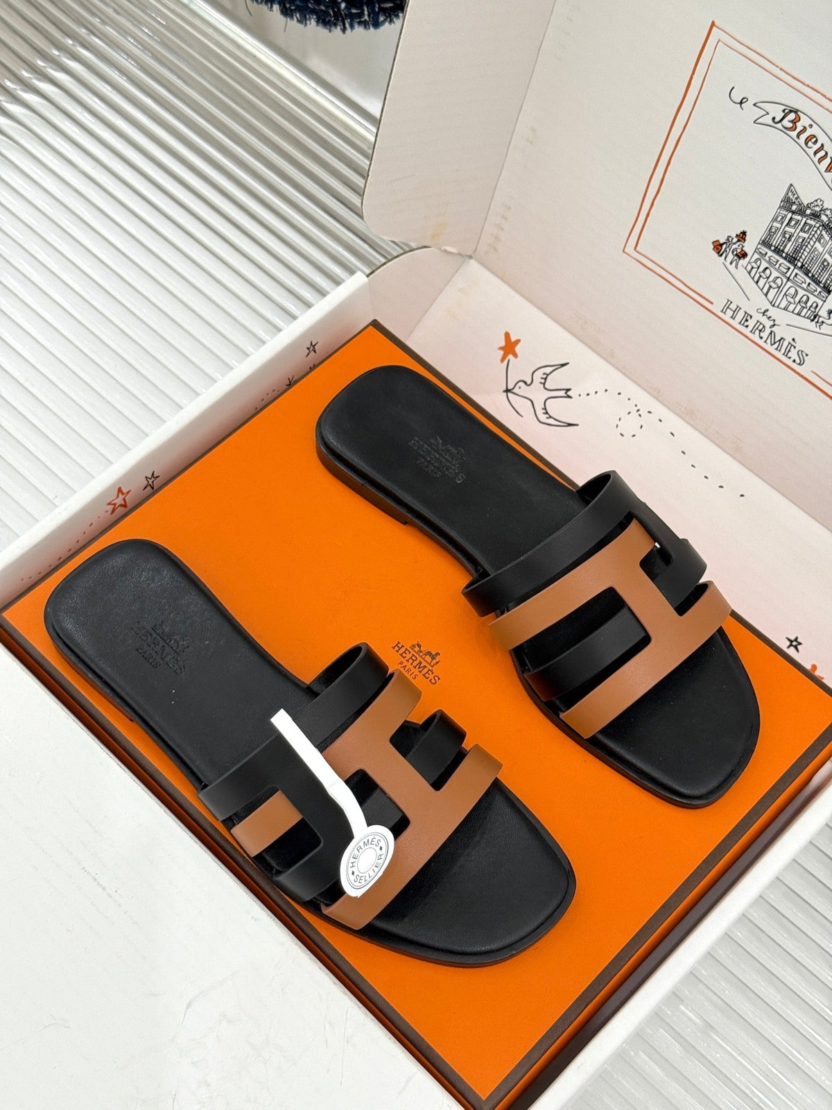 HM 26s Strappy Flat Sandals Black Brown Sheepskin 905786
