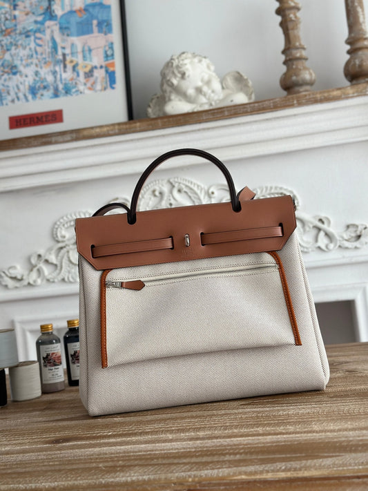 HERBAG ZIP 31 RETOURNE PEGASE POP BAG IN OFF-WHITE MIX RED CANVAS AND HUNTER COWHIDE