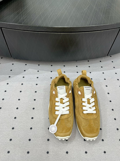 HM Sneaker 10mm In Light Yellow Brown Suede  954742
