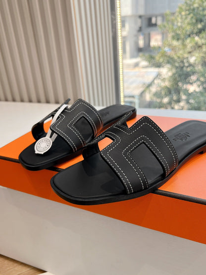 HM 25 Oran Sandal Black Calfskin White Thread Embroidery