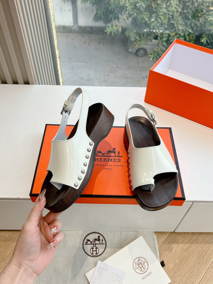 HM Flat Sandal In White Calfskin