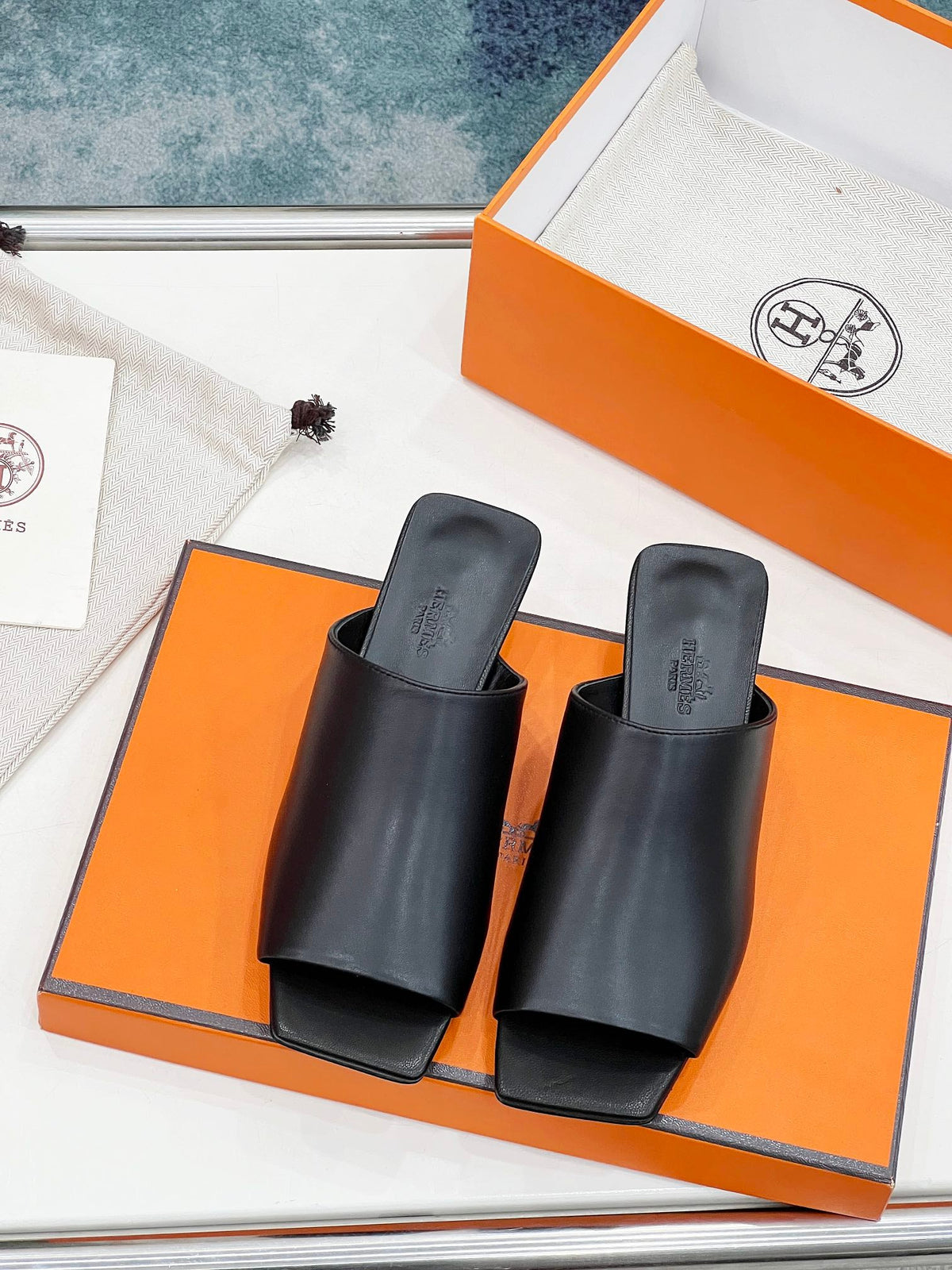 HM Idole Sandal In Black Calfskin