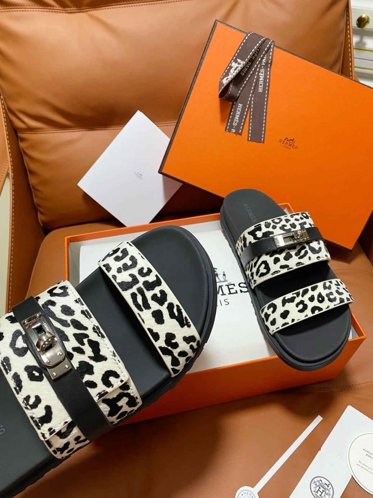HM 2026 Velcro Sandals Black White Cowhide 663788