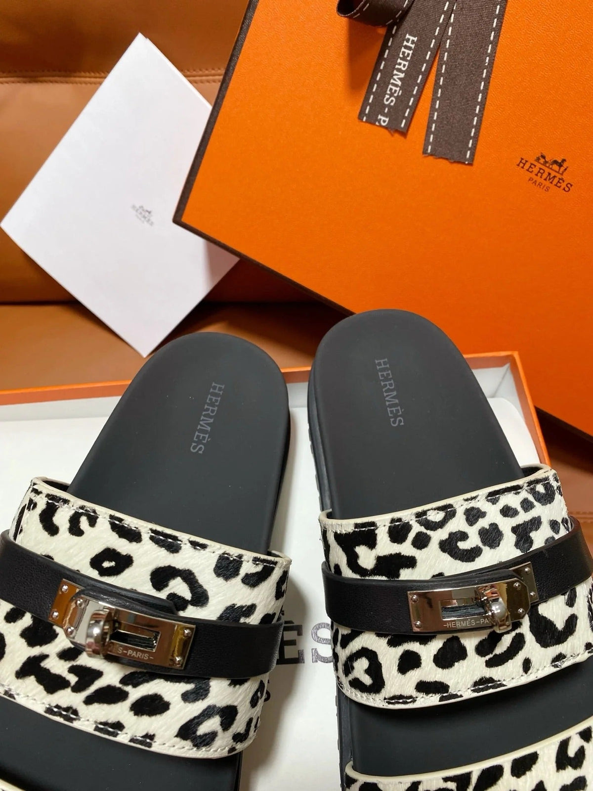 HM 2026 Velcro Sandals Black White Cowhide 663788
